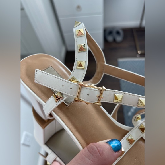 ROCKSTUD ANKLE STRAP SANDAL 60 MM - Picture 14 of 15